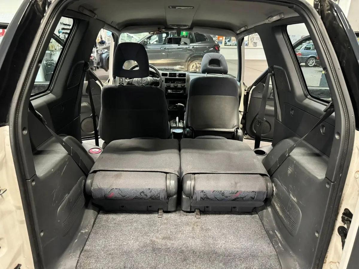TOYOTA RAV4 2.0 — zdjęcie 9