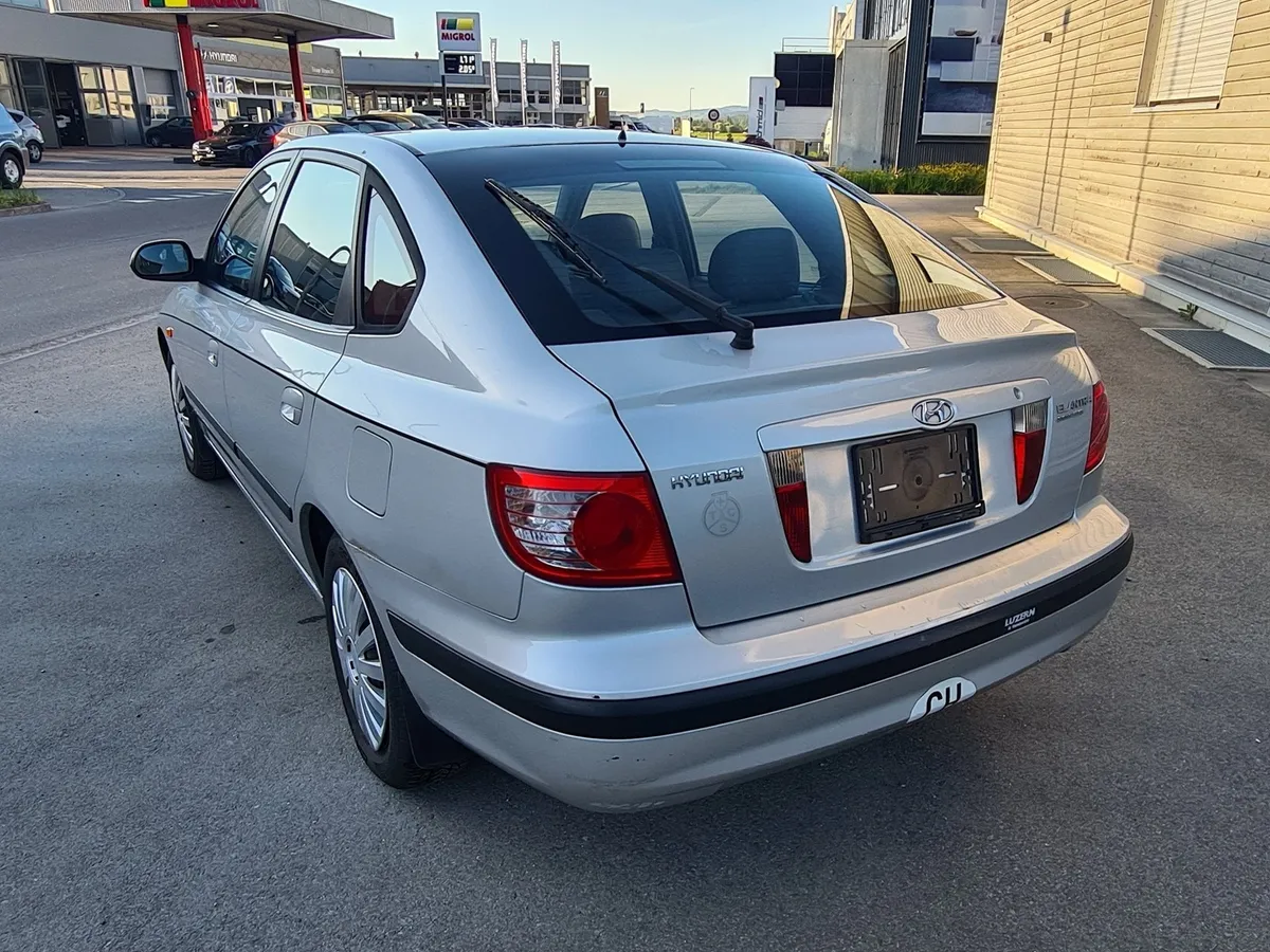 HYUNDAI Elantra 2.0 CVVT Swiss Edition — zdjęcie 6