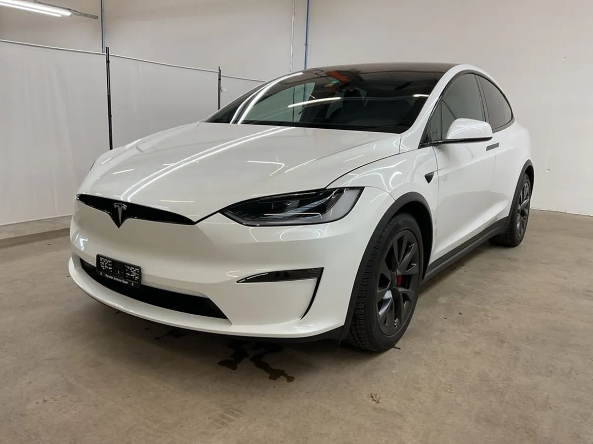 TESLA Model X