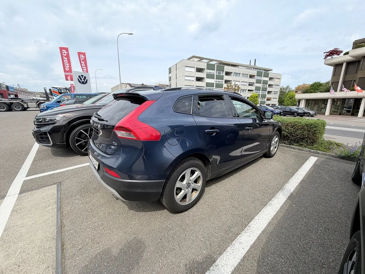 VOLVO V40 CC T4 AWD — zdjęcie 4