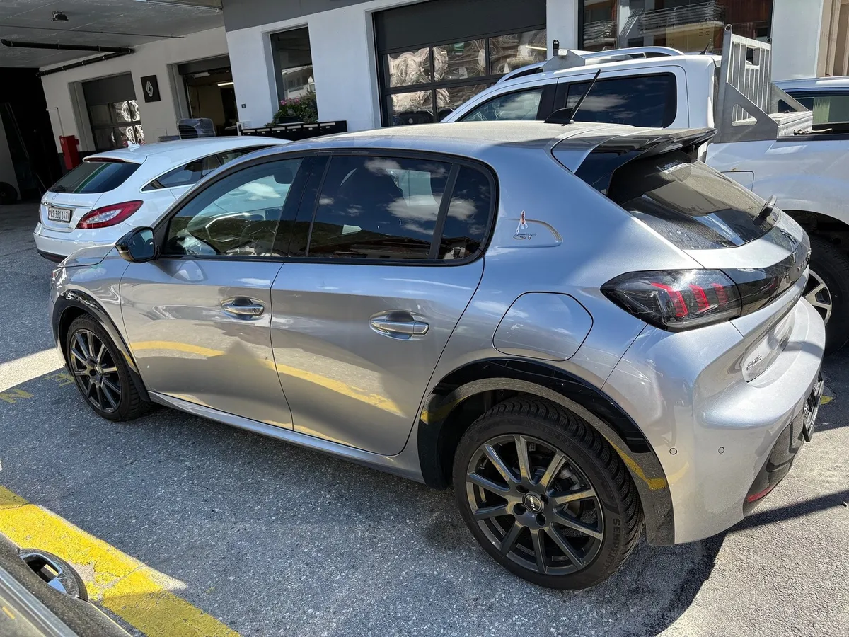 PEUGEOT 208 PureTech — zdjęcie 7