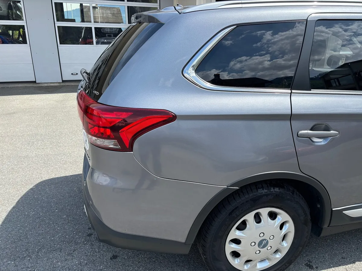 MITSUBISHI Outlander — zdjęcie 12