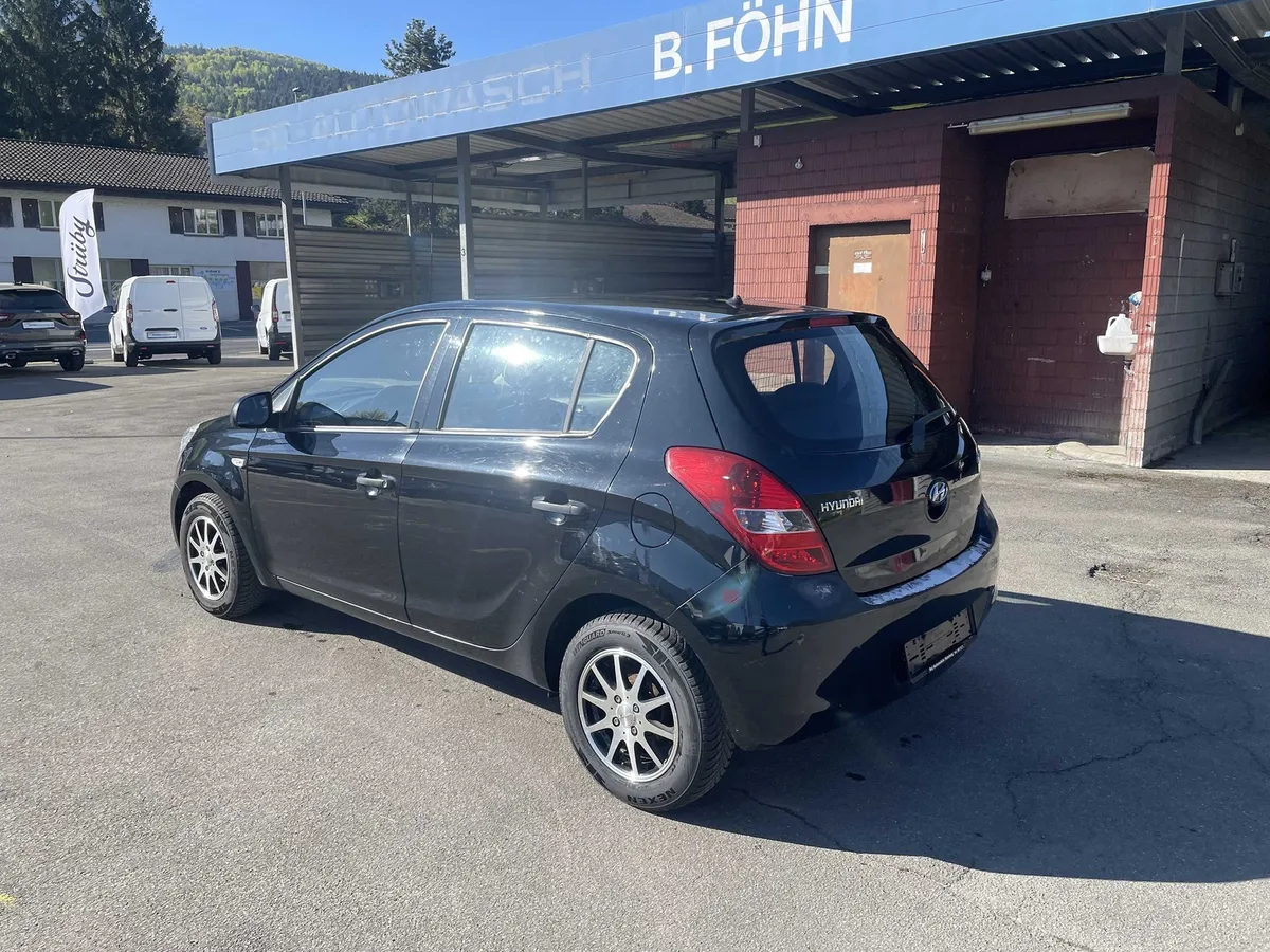 HYUNDAI i20 1.2 — zdjęcie 3
