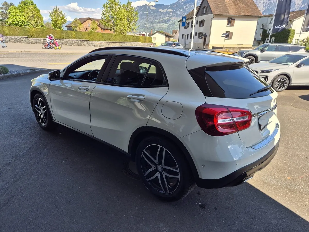 MERCEDES-BENZ GLA220CDI 4m — zdjęcie 4