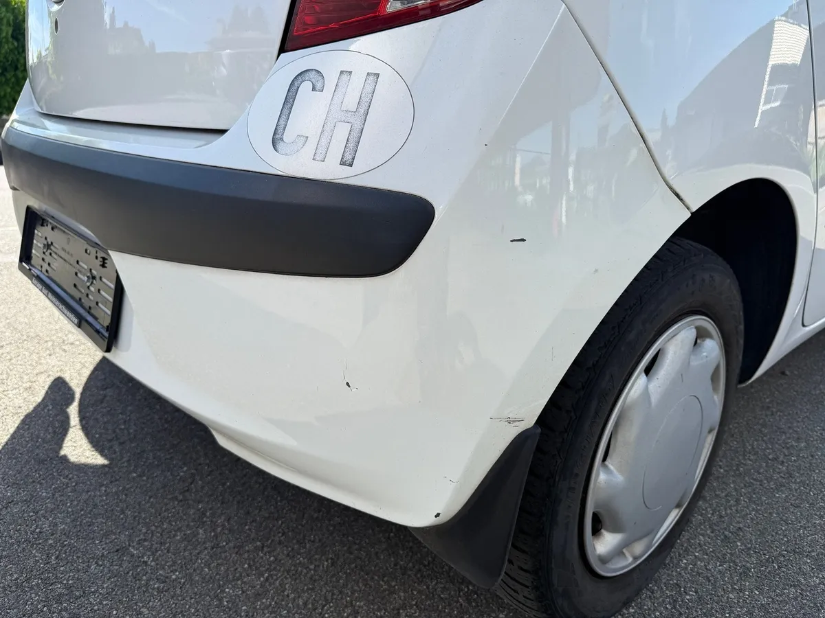 HYUNDAI i10 1.1 — zdjęcie 15