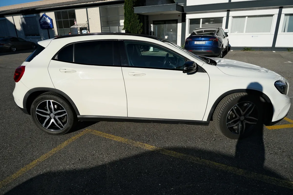 MERCEDES-BENZ GLA220CDI 4m — zdjęcie 7