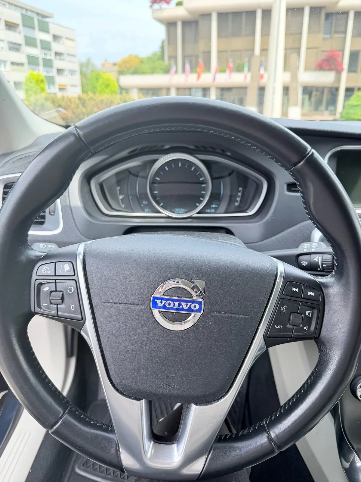 VOLVO V40 CC T4 AWD — zdjęcie 8