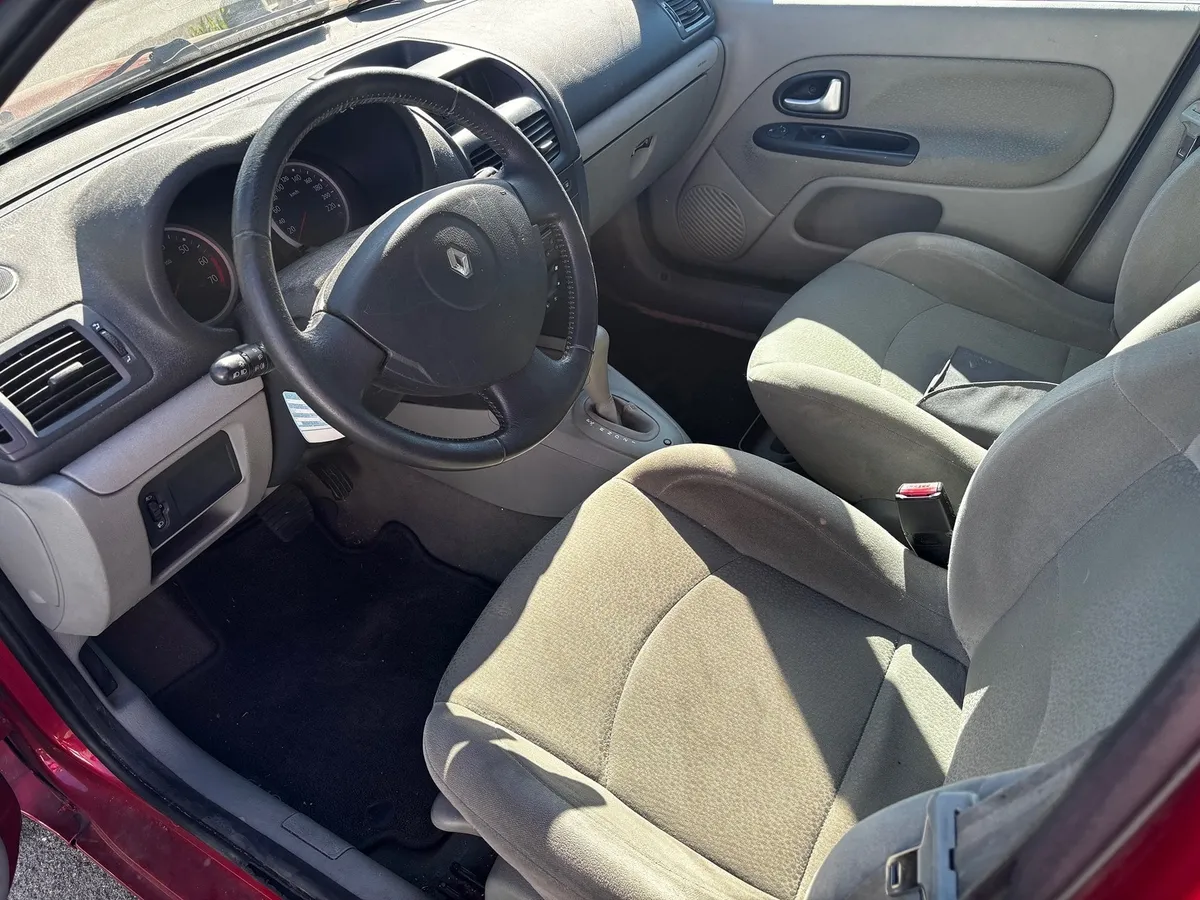 RENAULT Clio 1.6 16V — zdjęcie 12