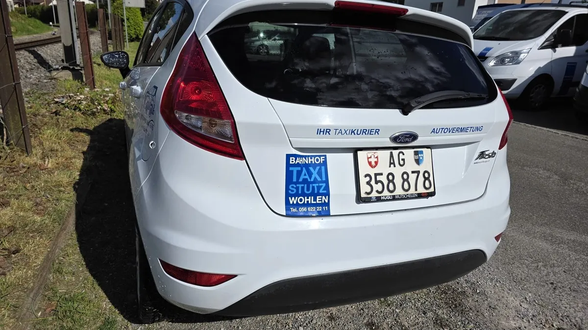 FORD Fiesta 1.4i — zdjęcie 2