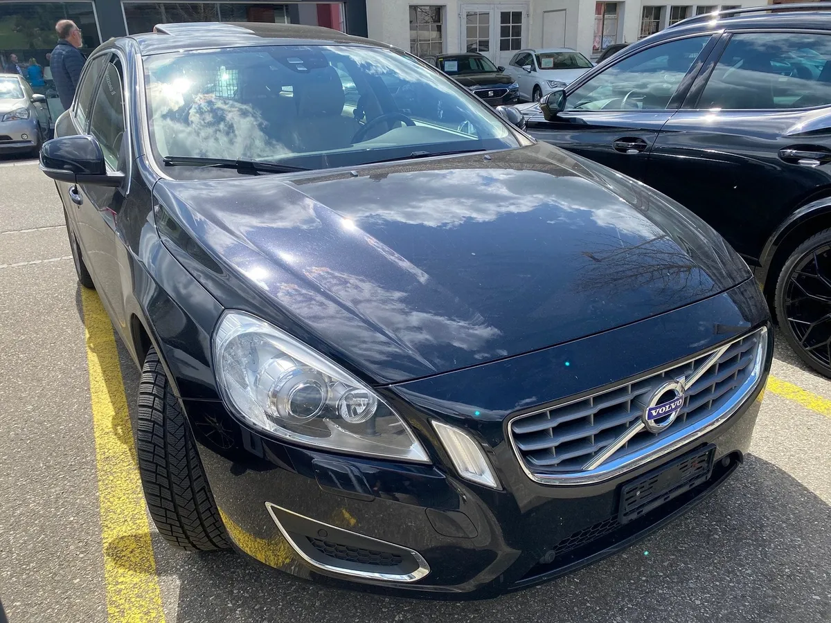 VOLVO V60 T6 AWD — zdjęcie 2
