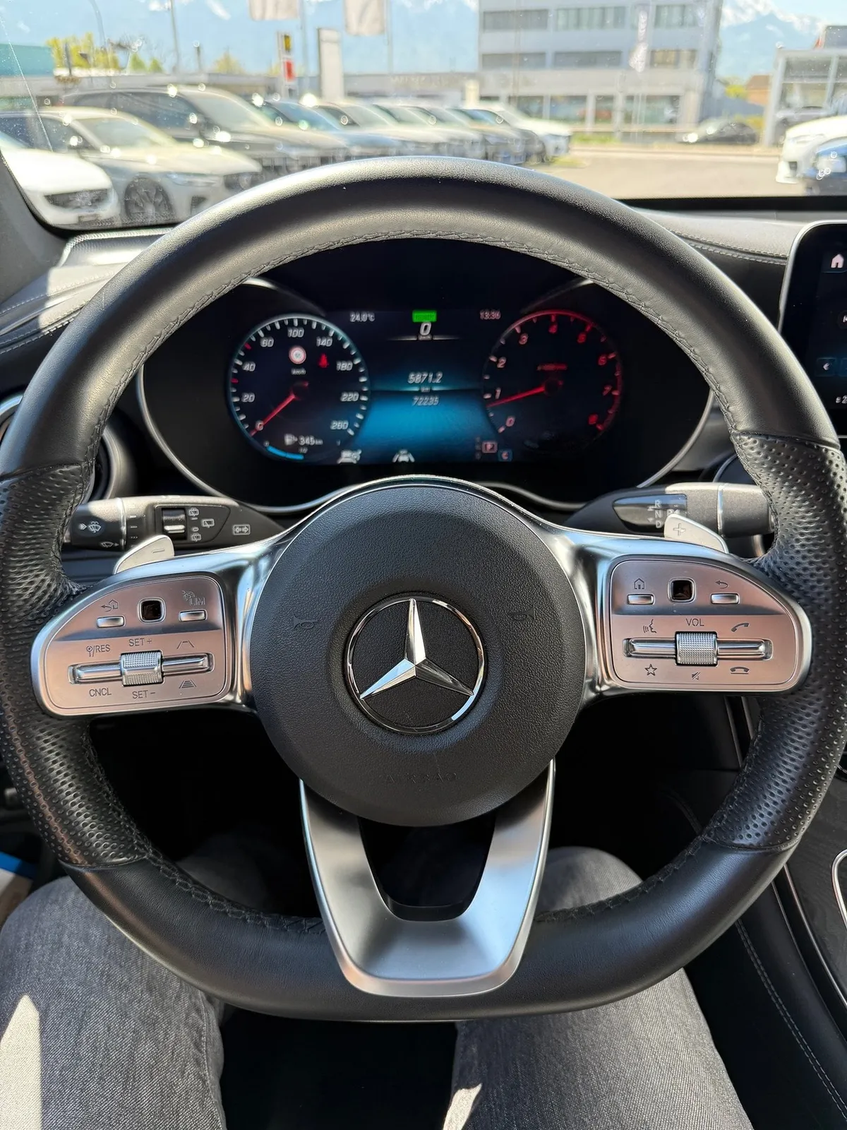 MERCEDES-BENZ GLC 300 — zdjęcie 11