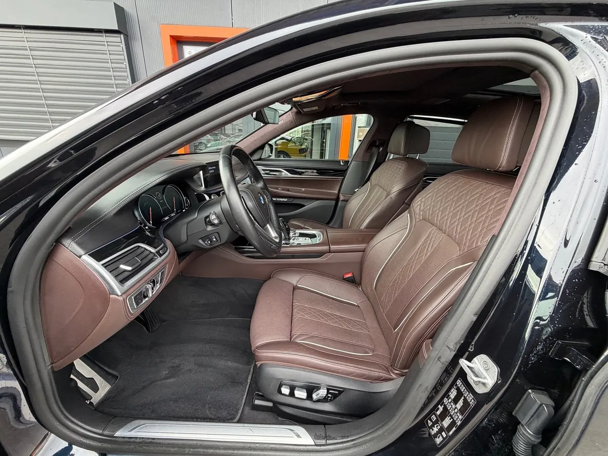 BMW 750Li xDrive — zdjęcie 15