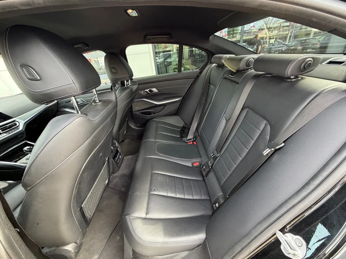 BMW 330d xDrive — zdjęcie 13