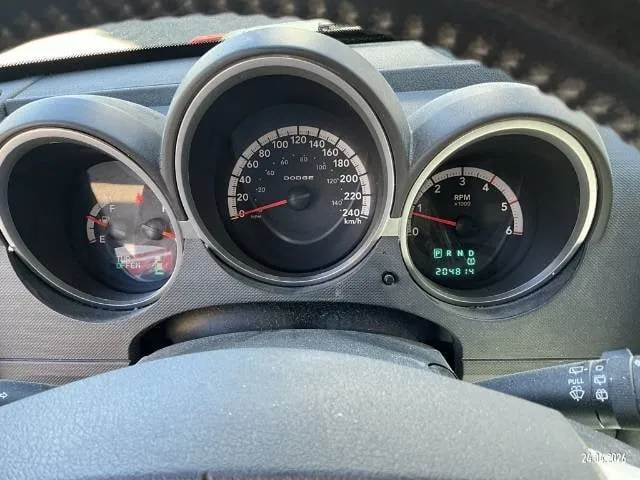 Dodge Nitro SXT 2.8, 177 HP — zdjęcie 5