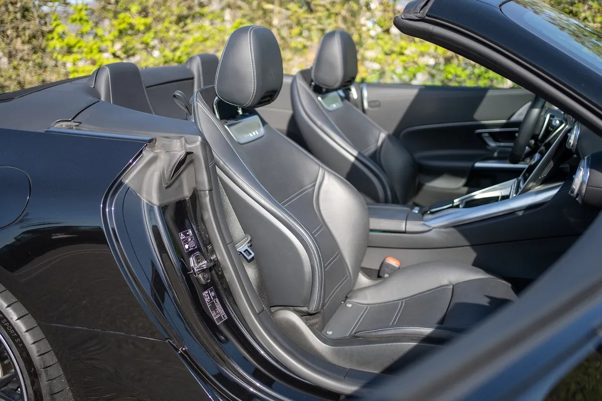 MERCEDES-BENZ AMG SL 43 — zdjęcie 12