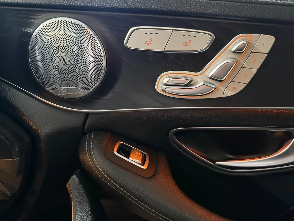 MERCEDES-BENZ AMG C 43 — zdjęcie 8