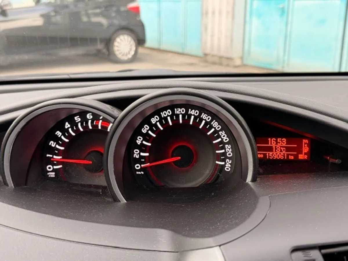 TOYOTA Verso 1.8 — zdjęcie 10