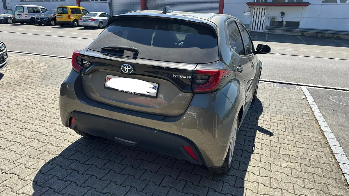 TOYOTA Yaris Hybrid — zdjęcie 6