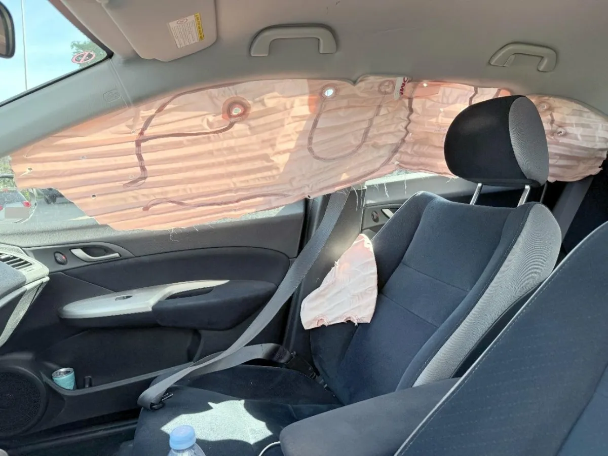 Honda Civic 1.8i 5DR, 139 PS — zdjęcie 12