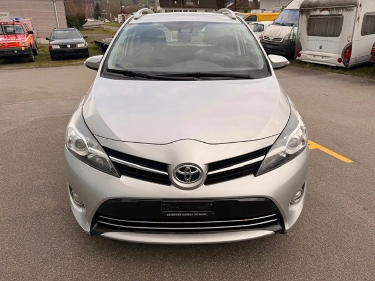 TOYOTA Verso 1.8 — zdjęcie 2
