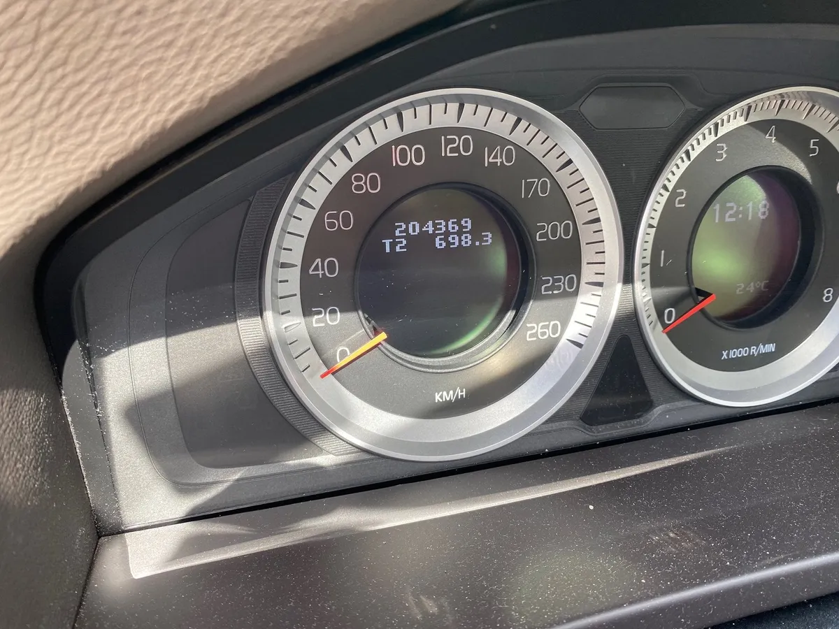 VOLVO V60 T6 AWD — zdjęcie 9
