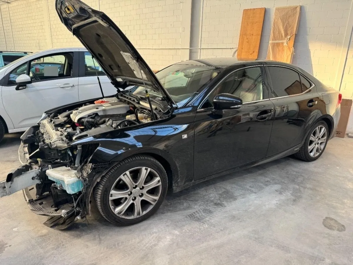 LEXUS IS 300h F-Sport, 181 HP