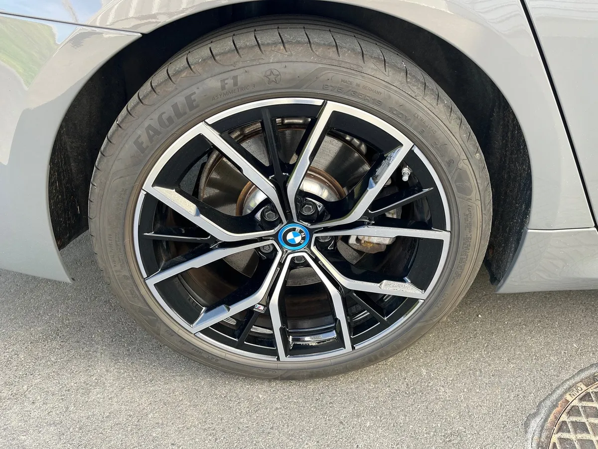 BMW 545e xDrive — zdjęcie 11