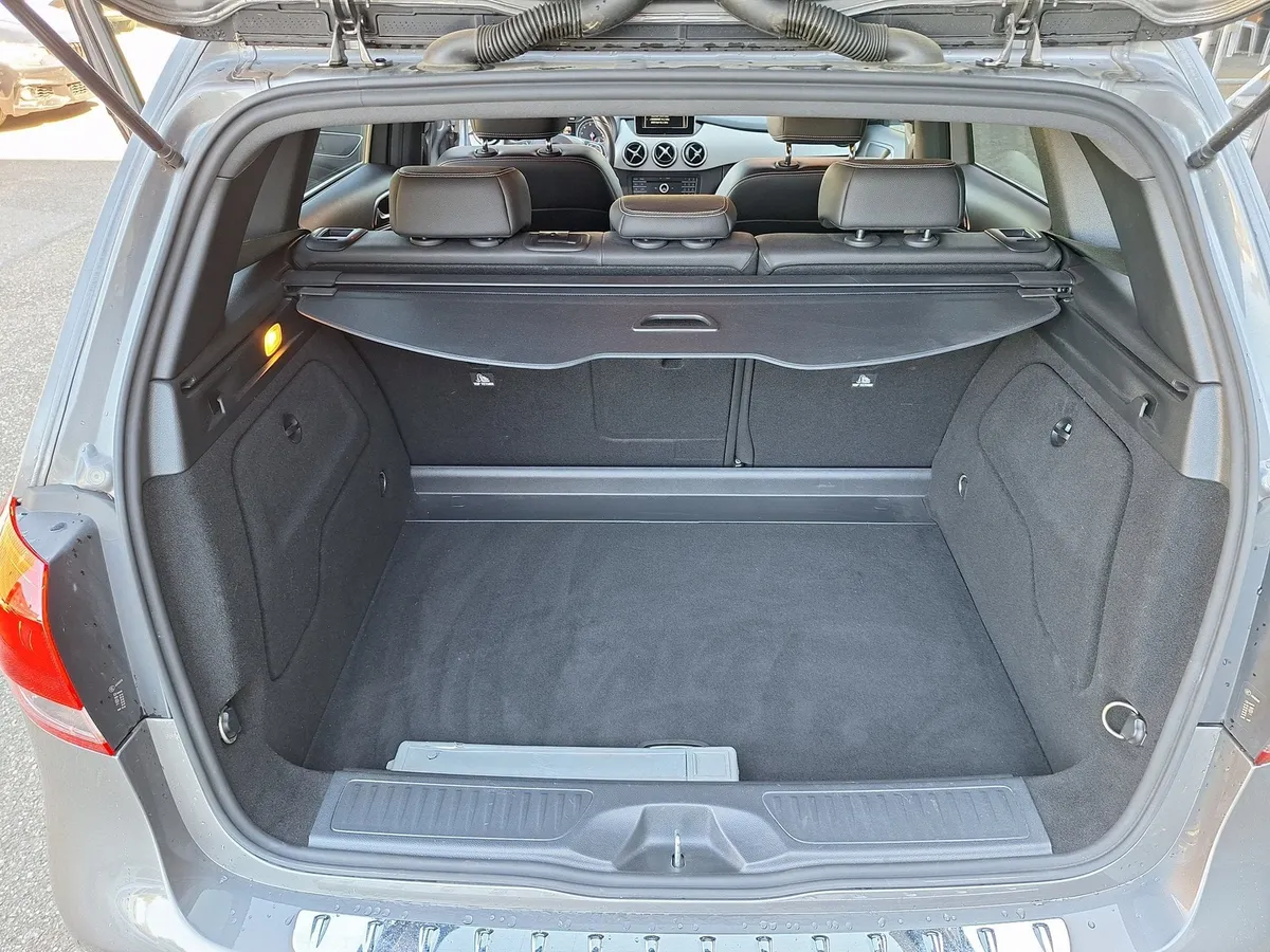 MERCEDES-BENZ B 180 — zdjęcie 10