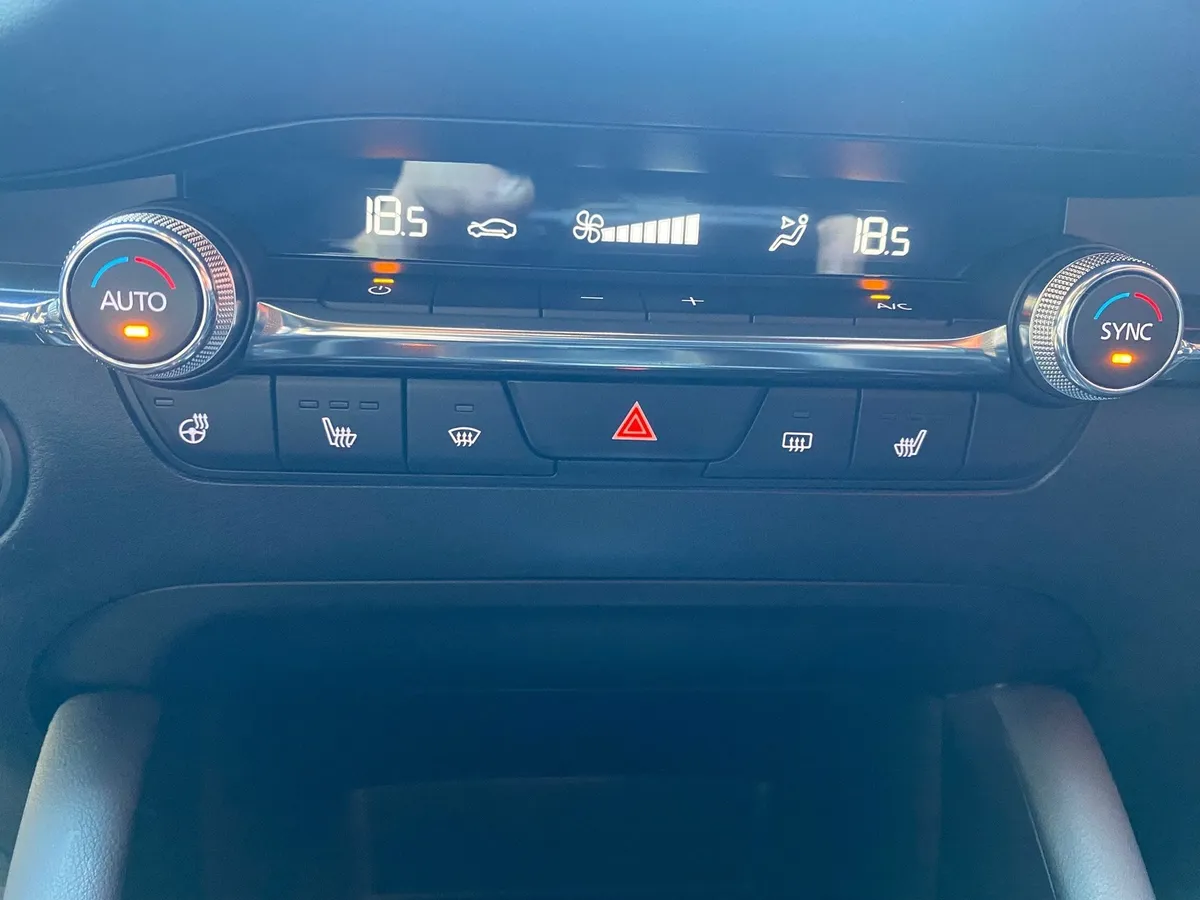 MAZDA 3 G150 HB AT — zdjęcie 15