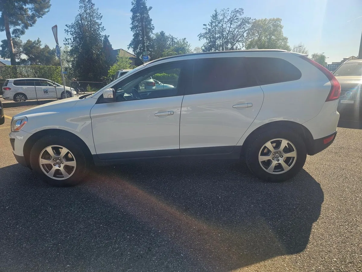 VOLVO XC60 2.4D AWD — zdjęcie 11
