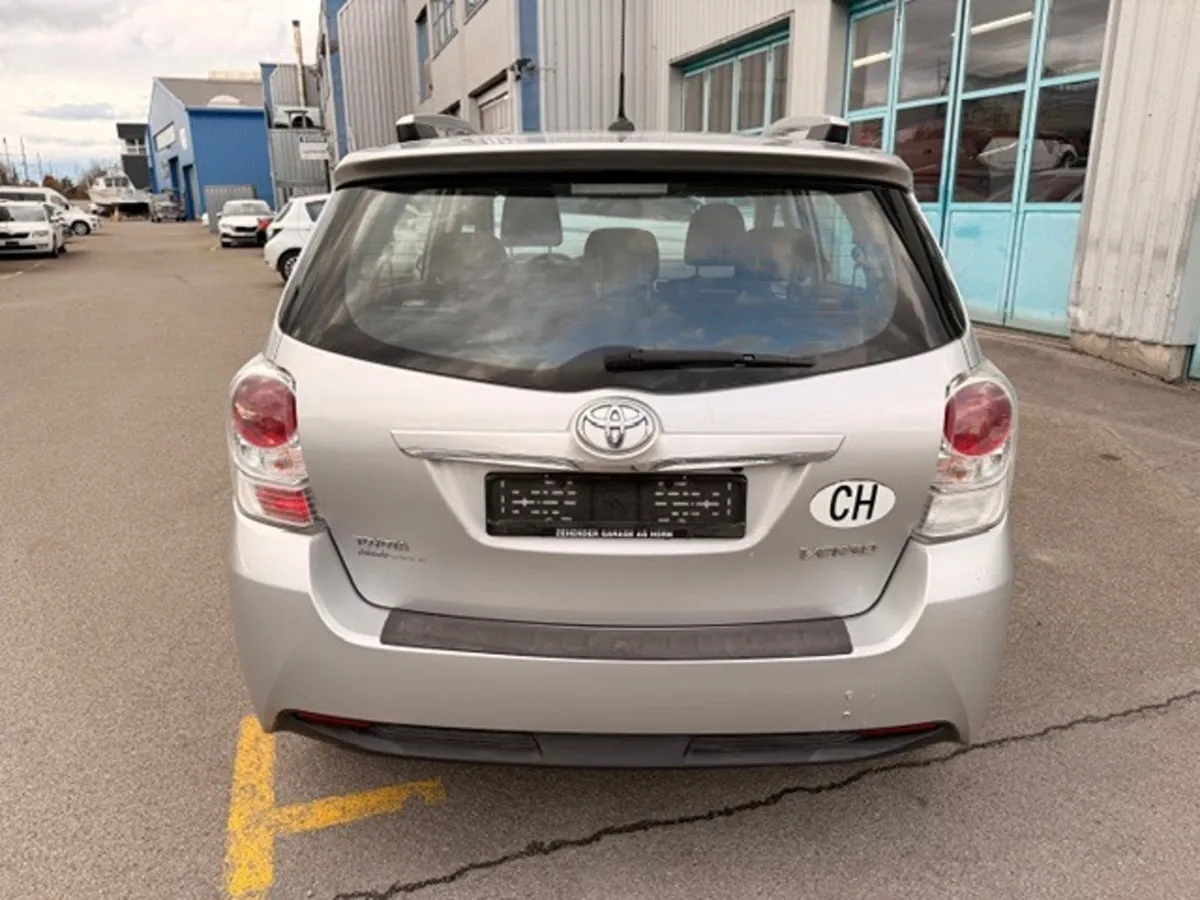 TOYOTA Verso 1.8 — zdjęcie 6