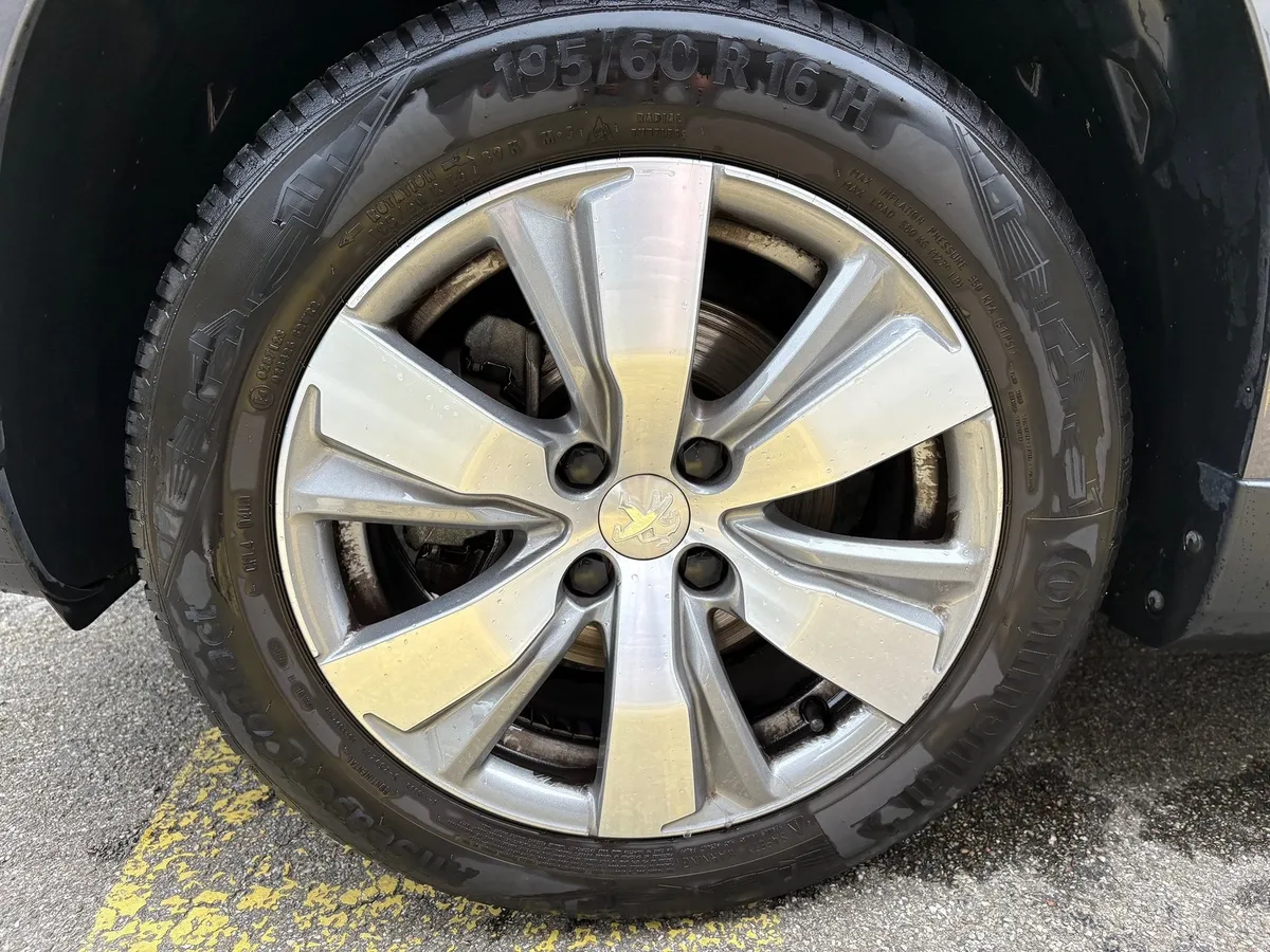 PEUGEOT 2008 1.2i STT — zdjęcie 11