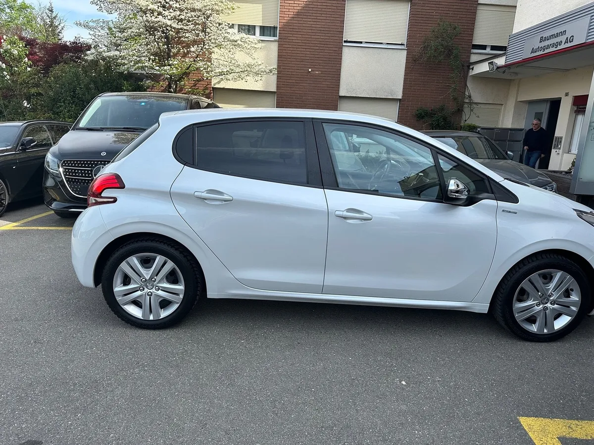 PEUGEOT 208 1.2 VTi — zdjęcie 4