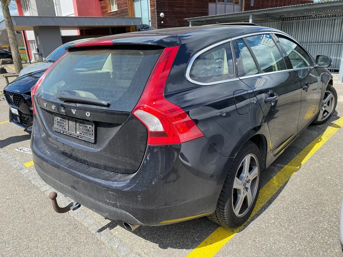 VOLVO V60 T6 AWD — zdjęcie 4