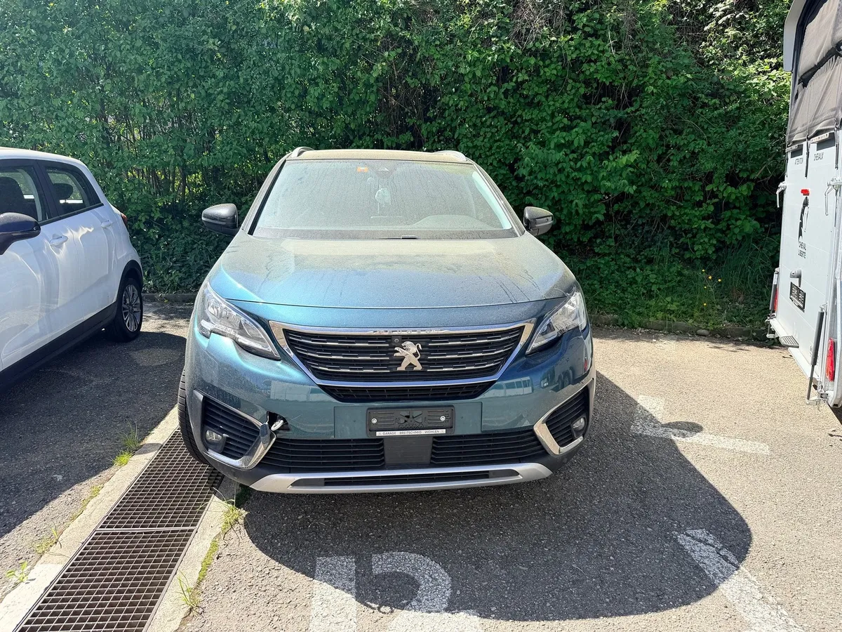 PEUGEOT 5008 1.2i STT