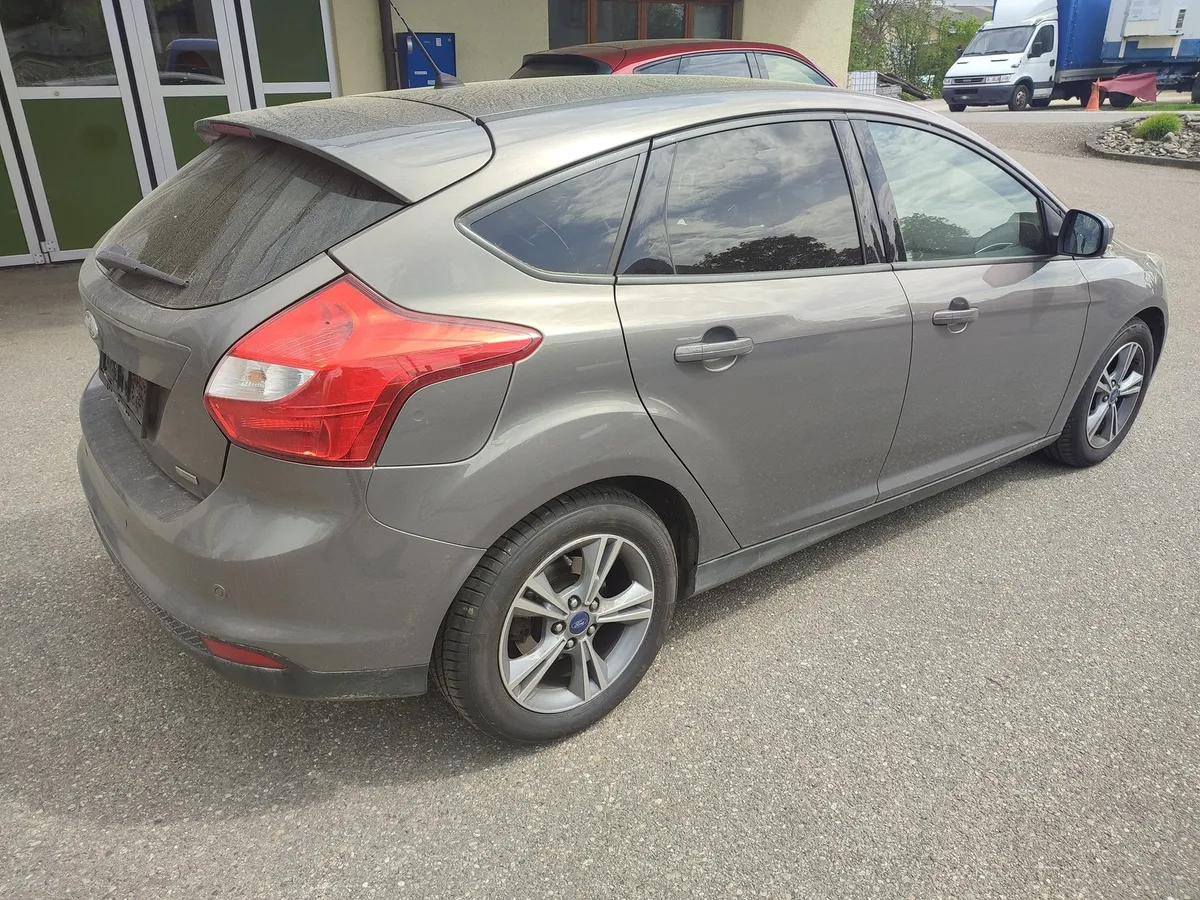 FORD Focus 1.0 SCTi — zdjęcie 11