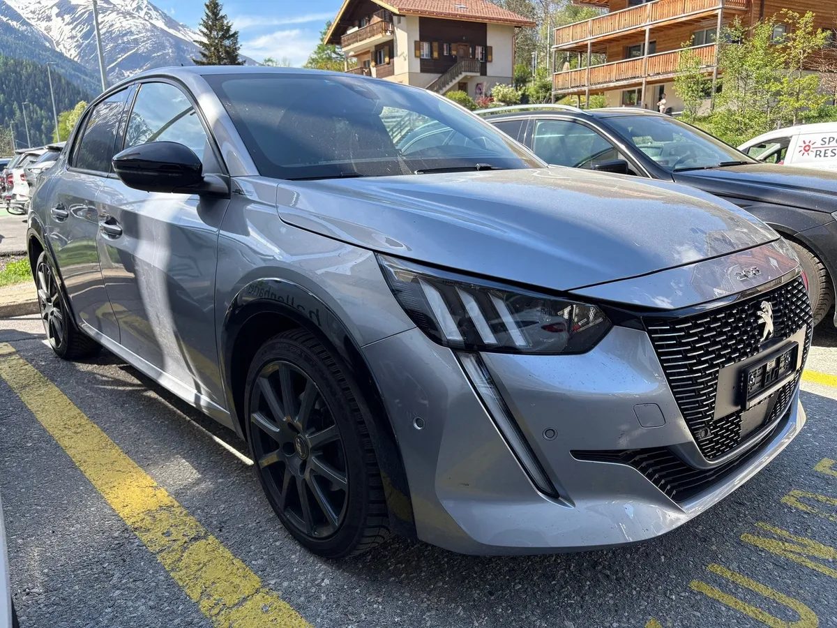 PEUGEOT 208 PureTech — zdjęcie 3