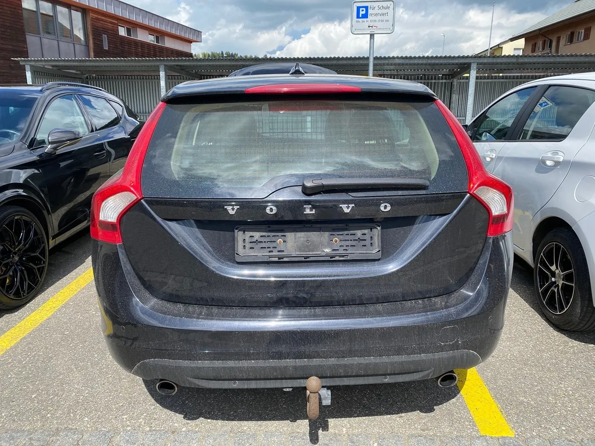 VOLVO V60 T6 AWD — zdjęcie 6