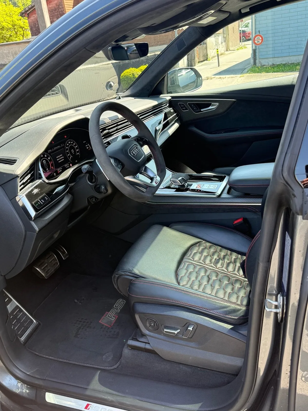 AUDI RS Q8 — zdjęcie 12