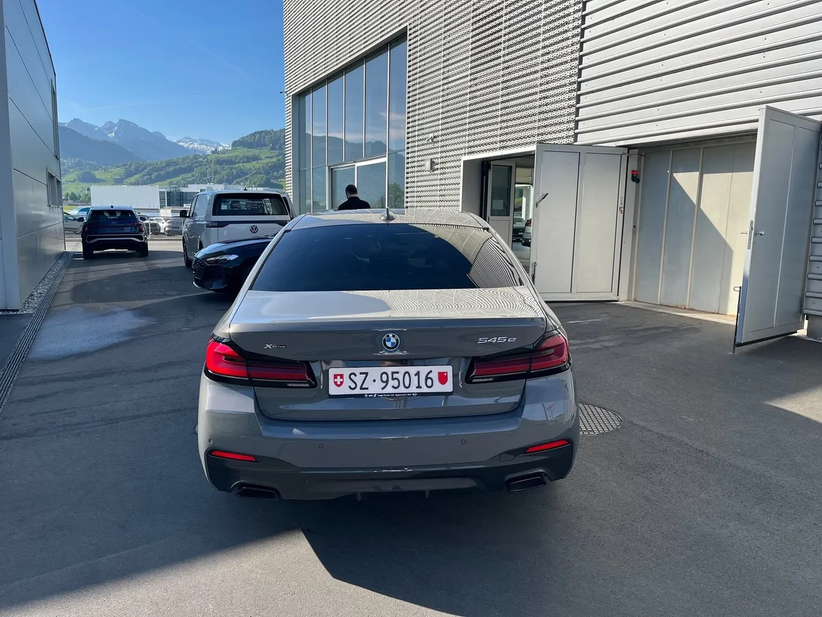 BMW 545e xDrive — zdjęcie 4