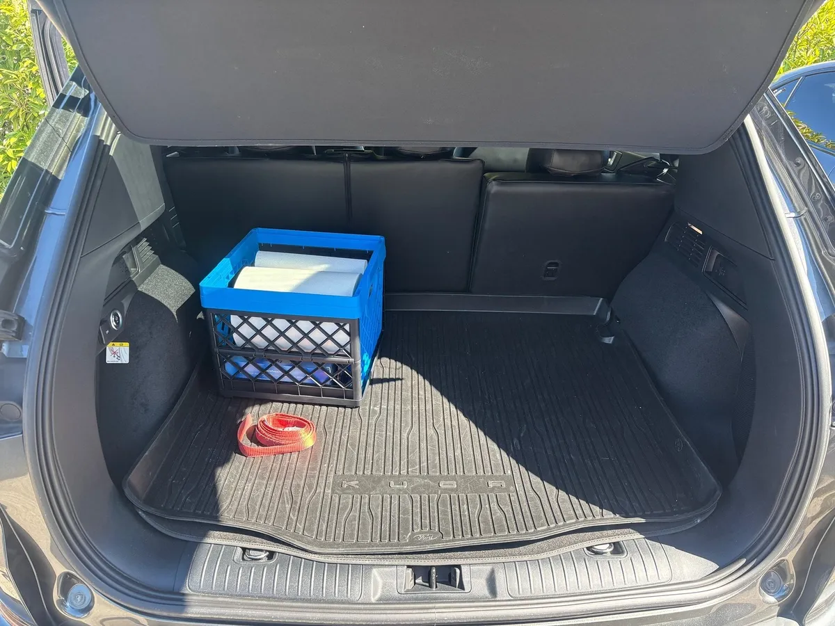 FORD Kuga 2.5 FHEV 4x4 — zdjęcie 3