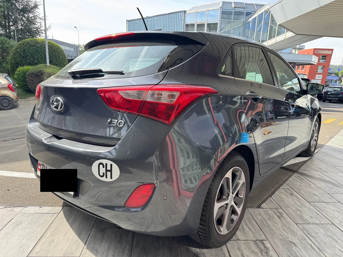HYUNDAI i30 1.6 GDI — zdjęcie 4