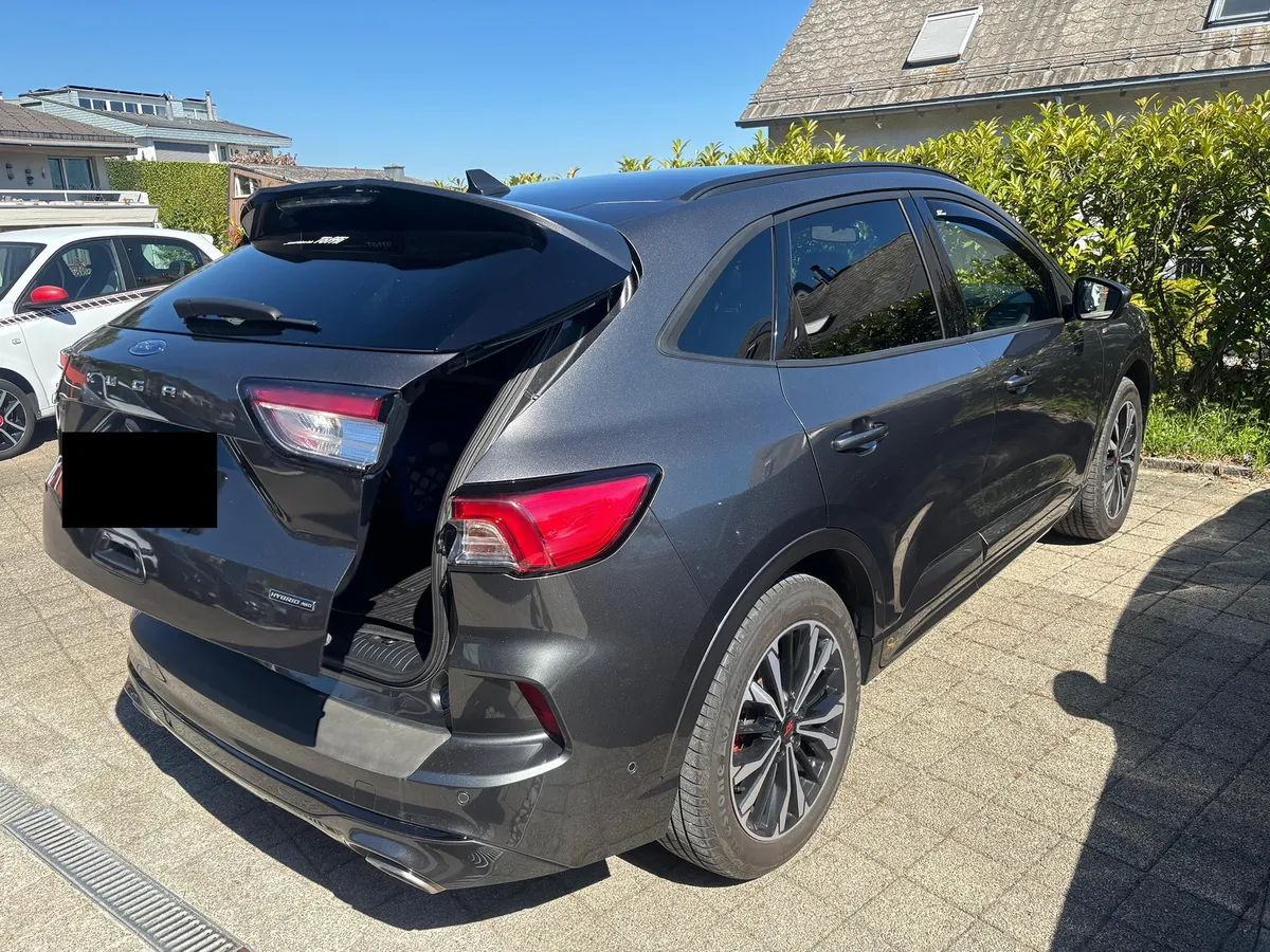 FORD Kuga 2.5 FHEV 4x4 — zdjęcie 4