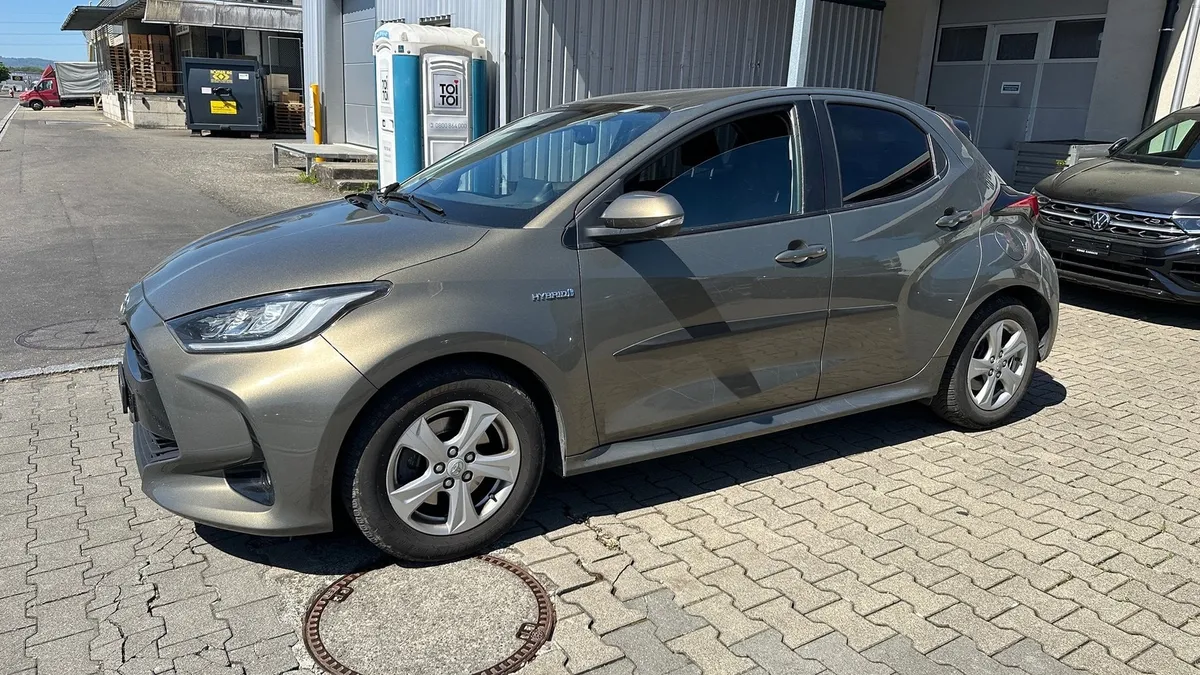 TOYOTA Yaris Hybrid — zdjęcie 2