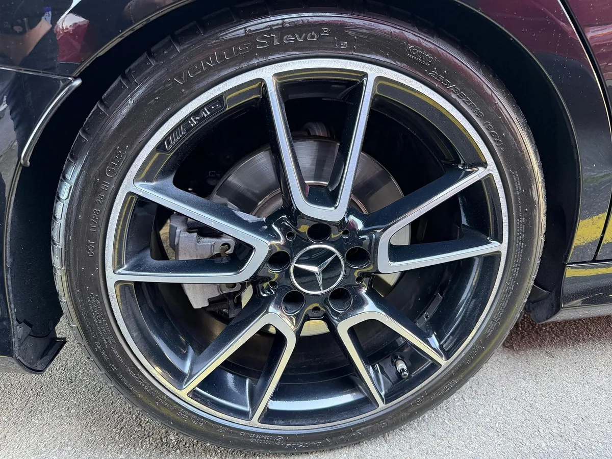 MERCEDES-BENZ AMG C 43 — zdjęcie 13