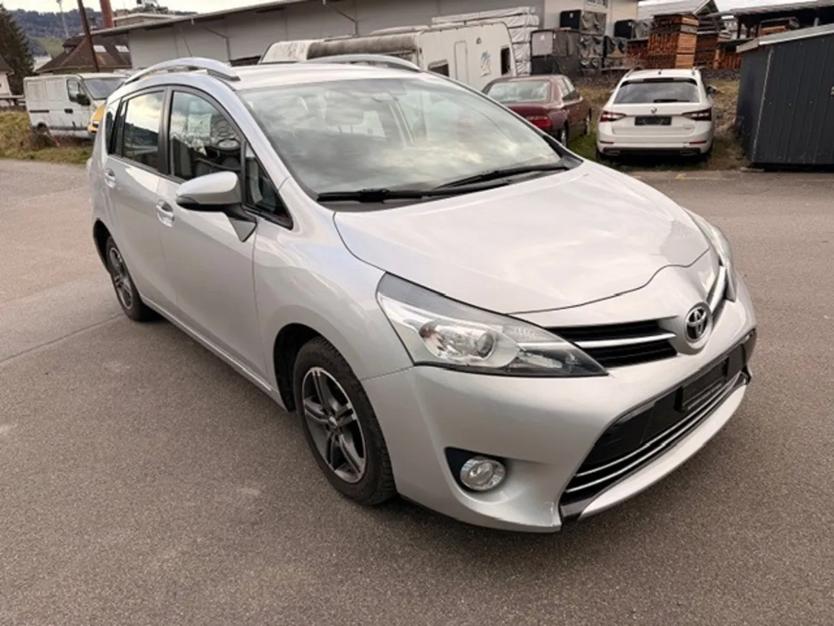 TOYOTA Verso 1.8 — zdjęcie 3