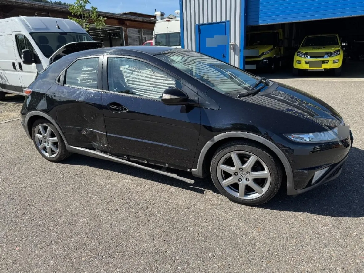 Honda Civic 1.8i 5DR, 139 PS — zdjęcie 2