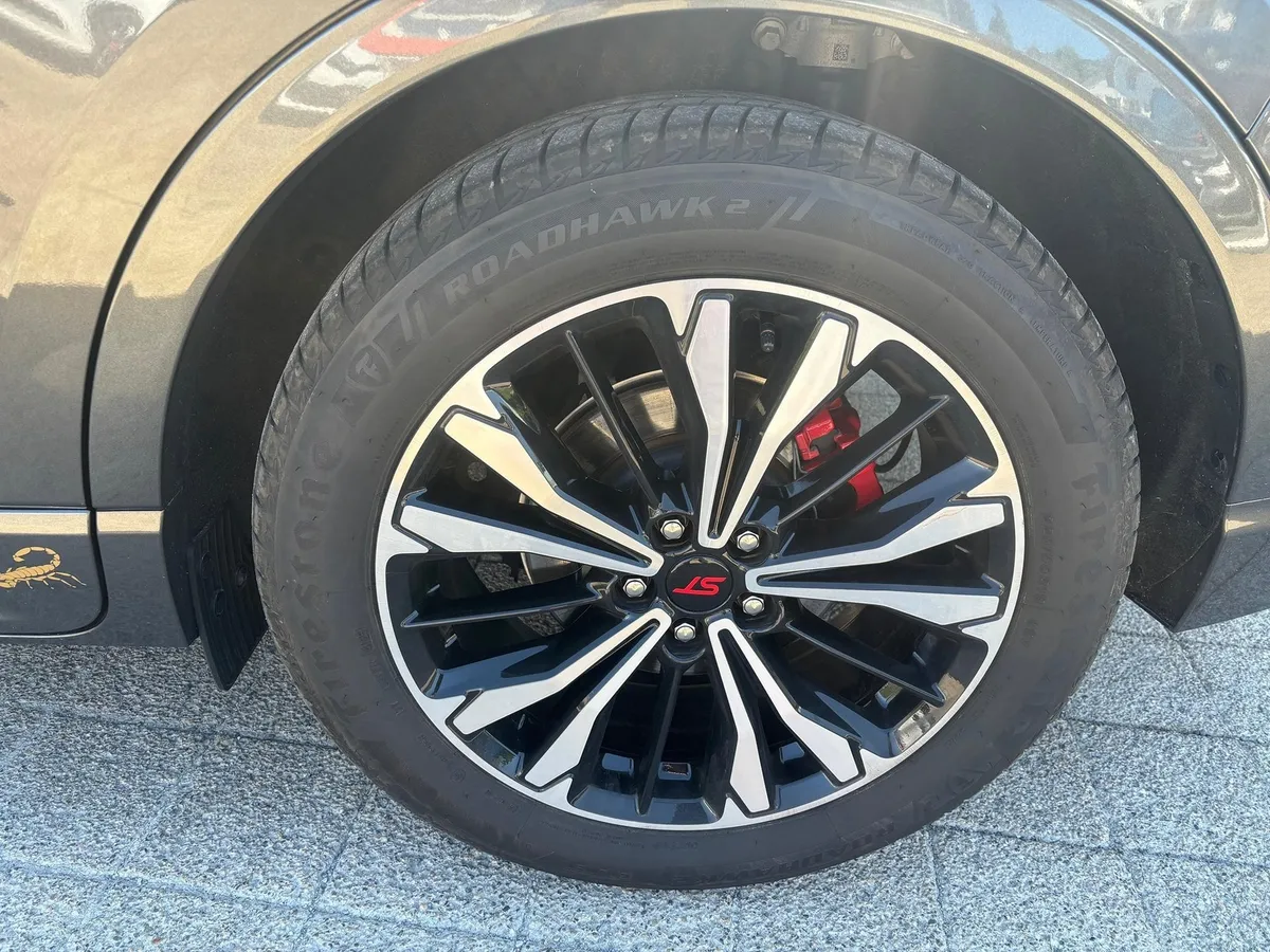 FORD Kuga 2.5 FHEV 4x4 — zdjęcie 8