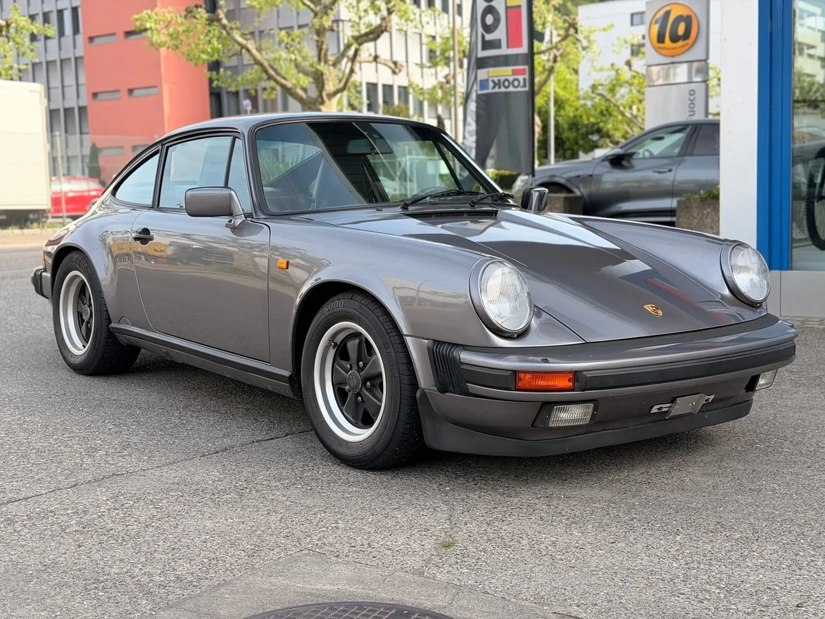 PORSCHE 911 CARRERA