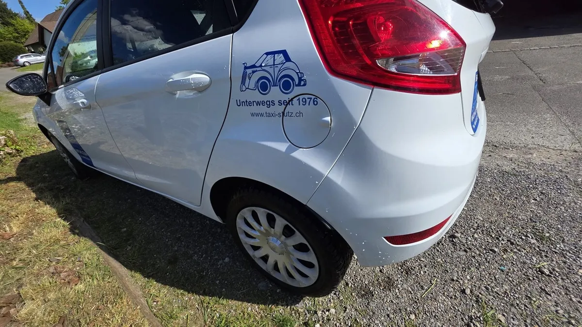 FORD Fiesta 1.4i — zdjęcie 3